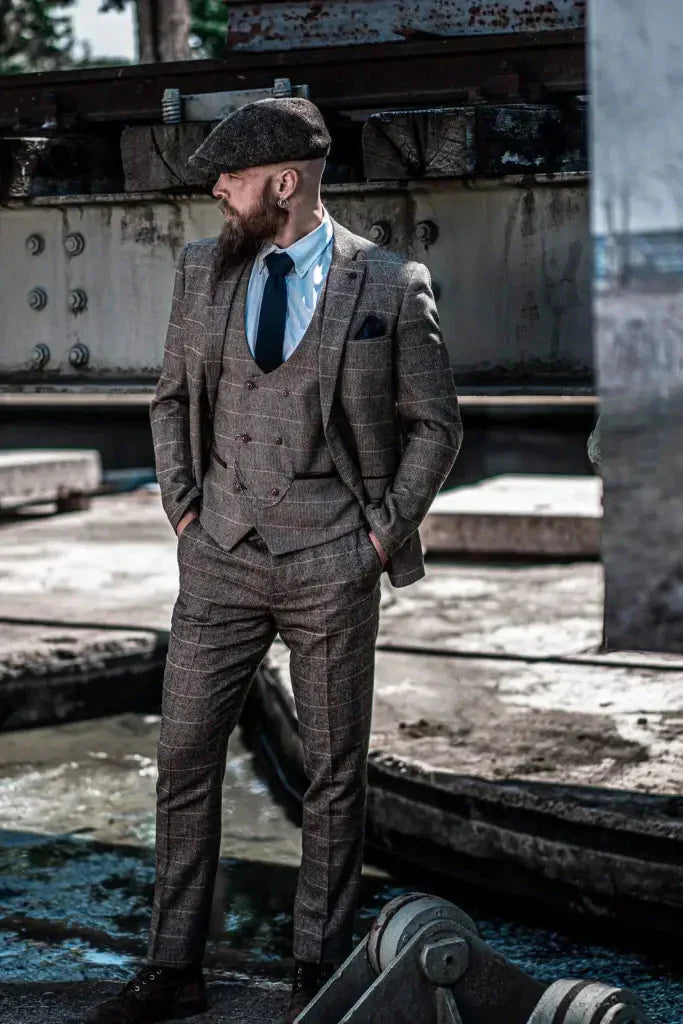 3-dielny oblek s dvojradovým zapínanim, hnedý s herringbone vzorom, klasický